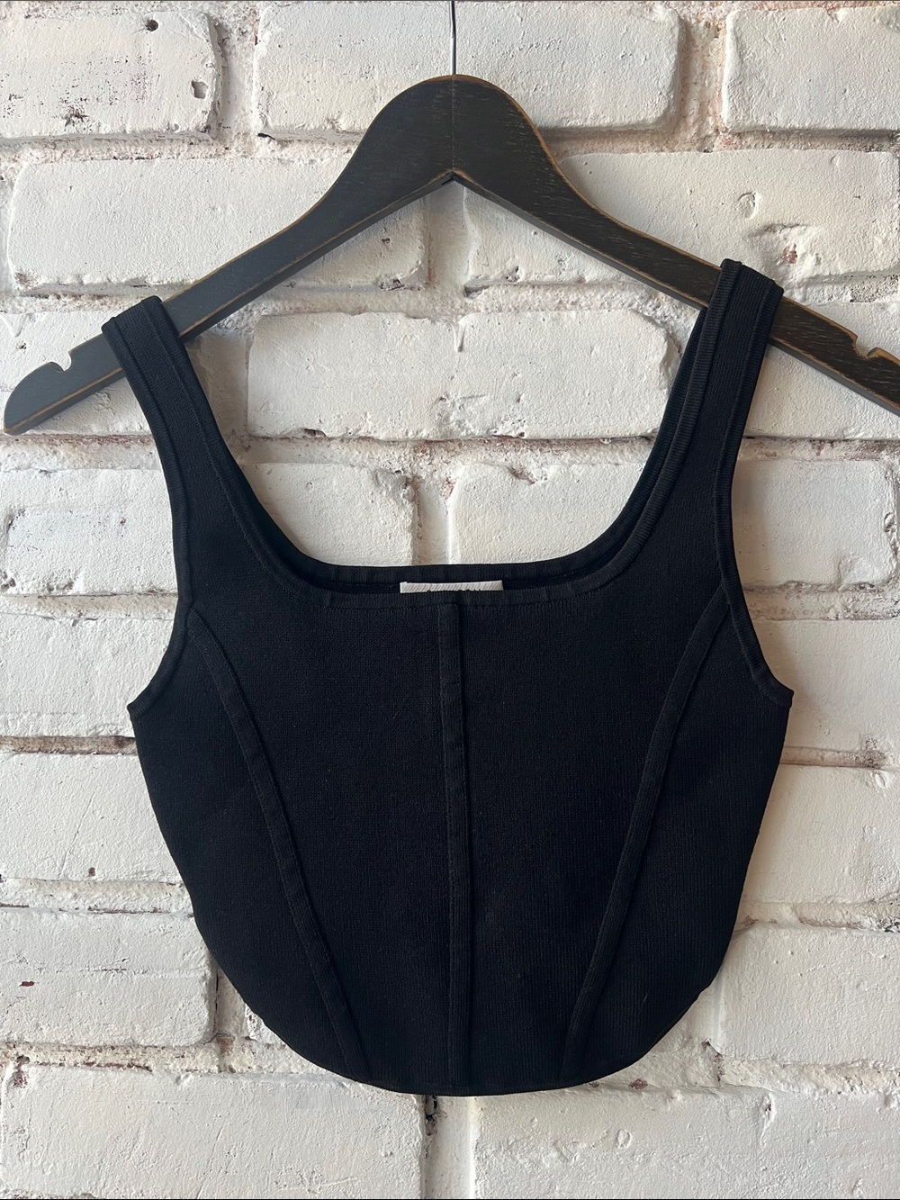 Babaton ribbed knit Scoop Neck Tank Top - Women's Stretch Cropped Tank